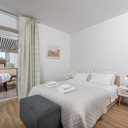 Apartments Viktor Porec Bagian luar foto