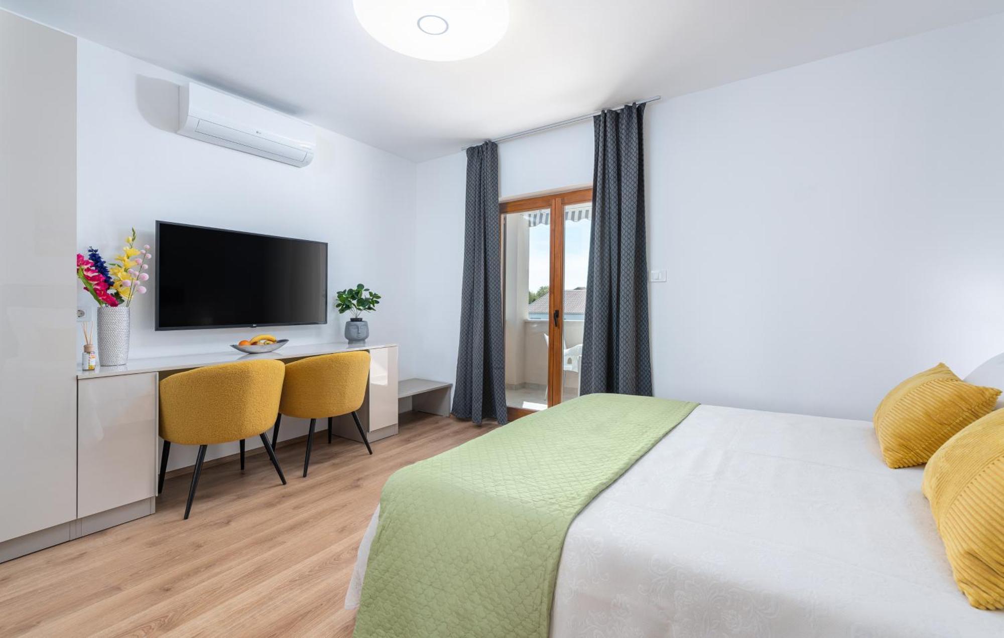 Apartments Viktor Porec Bagian luar foto