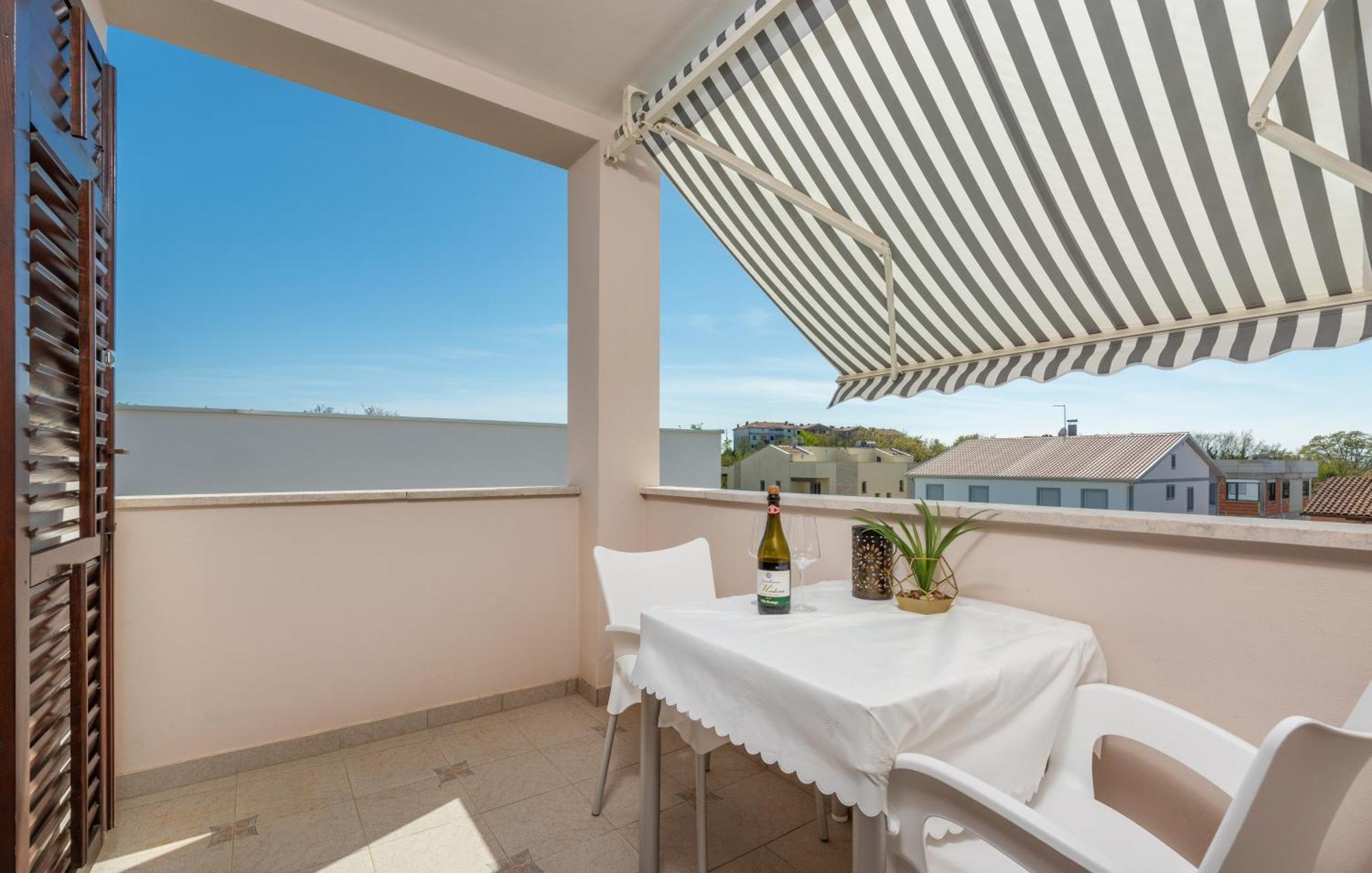 Apartments Viktor Porec Bagian luar foto
