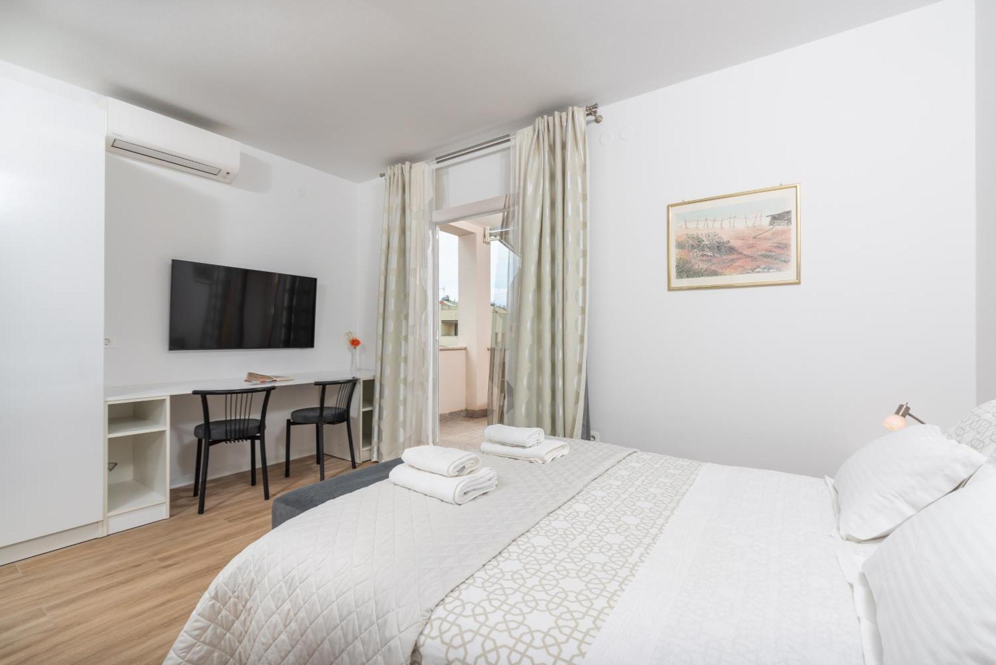 Apartments Viktor Porec Bagian luar foto