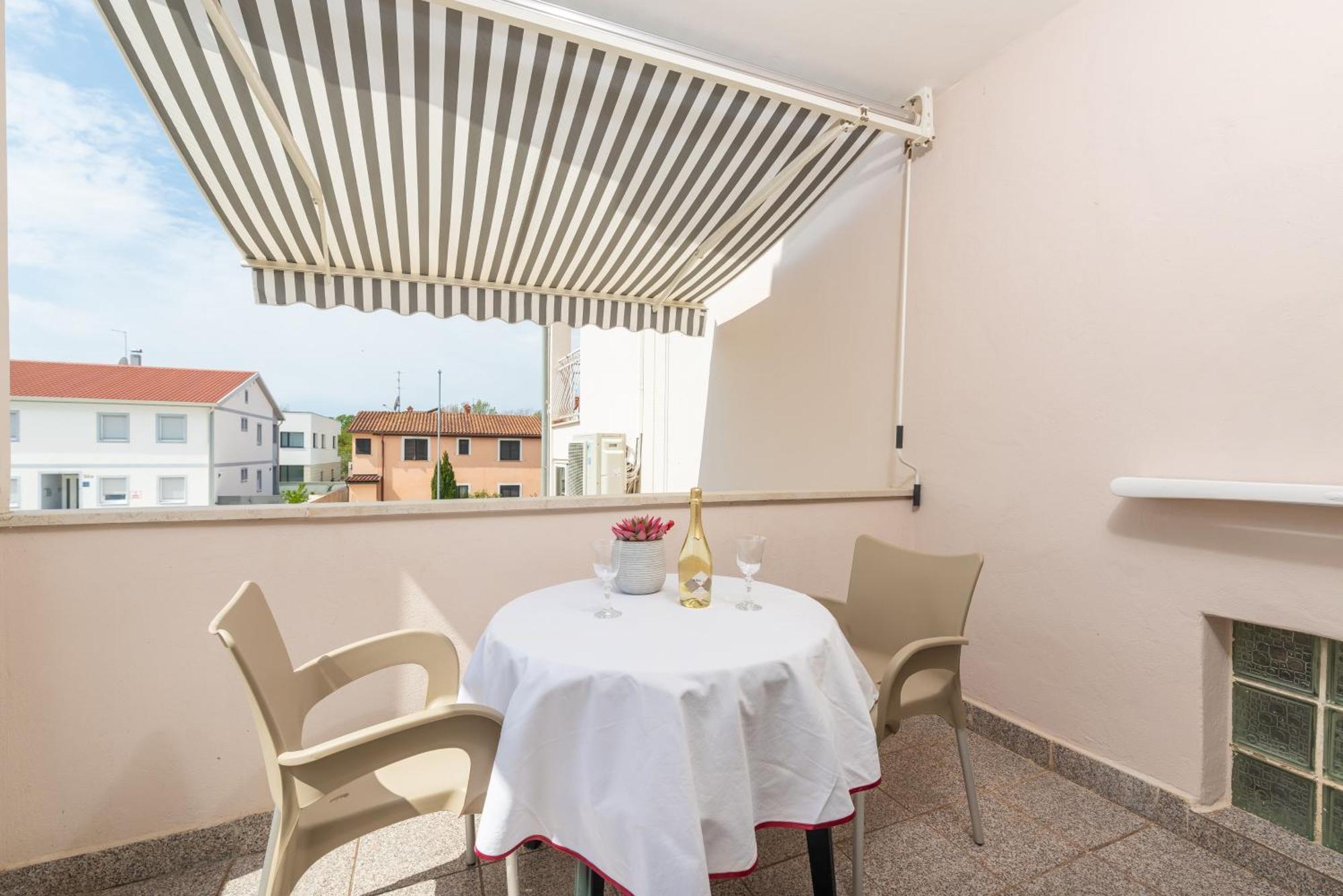 Apartments Viktor Porec Bagian luar foto