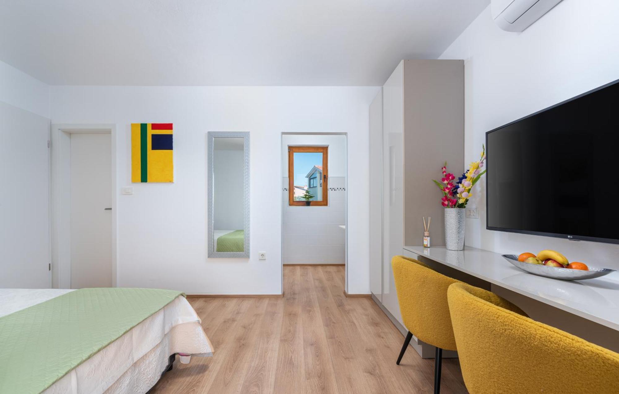 Apartments Viktor Porec Bagian luar foto