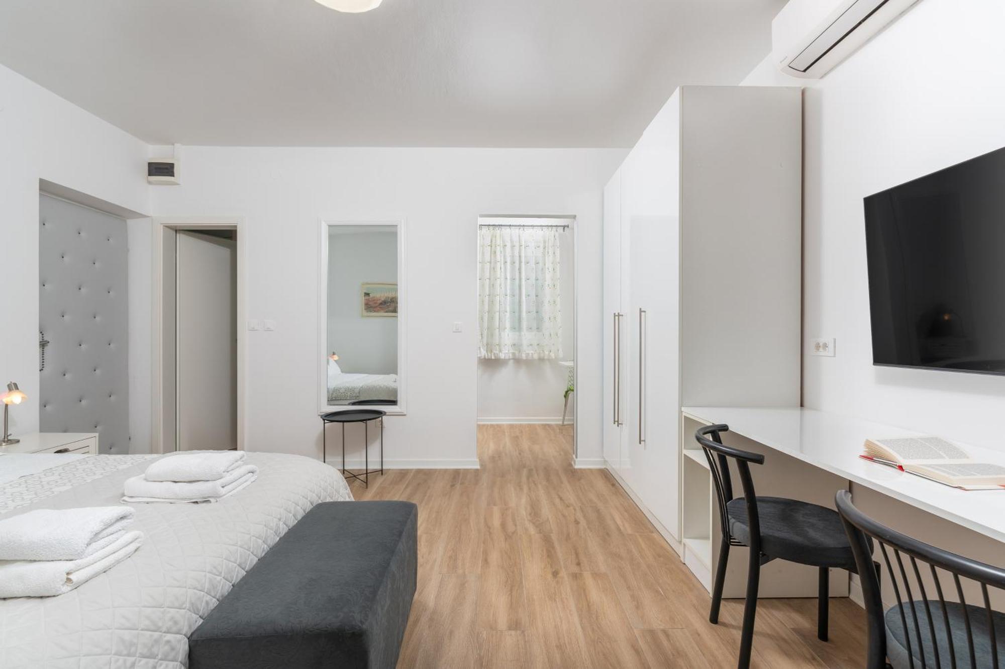 Apartments Viktor Porec Bagian luar foto