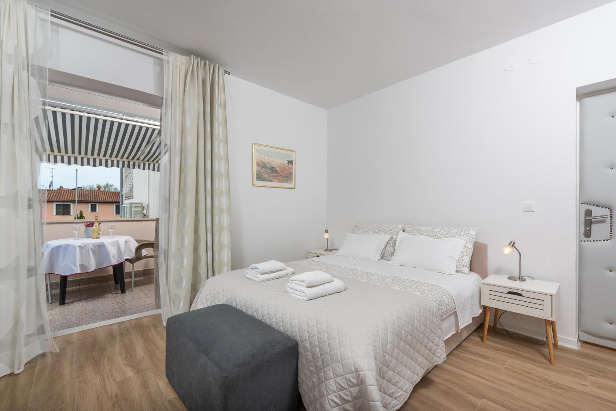 Apartments Viktor Porec Bagian luar foto