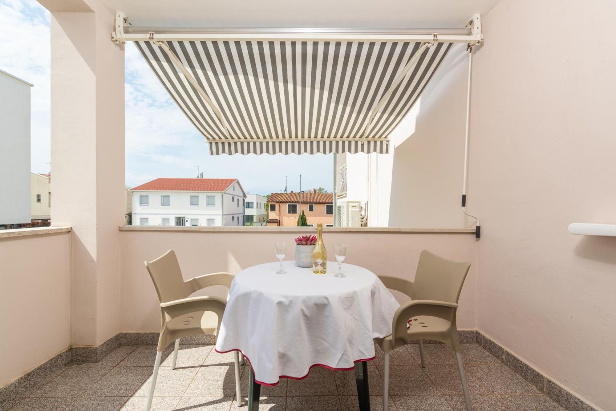 Apartments Viktor Porec Bagian luar foto